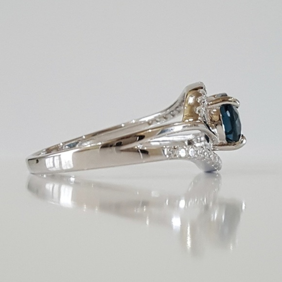 Sterling Silver London Blue Topaz Ring - Picture 2 of 8